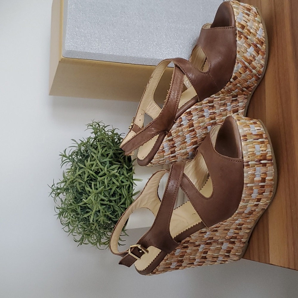 Goregous wedge heels size 6